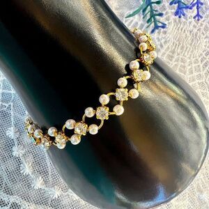 Vintage 90’s Pearl & Rhinestone Bracelet